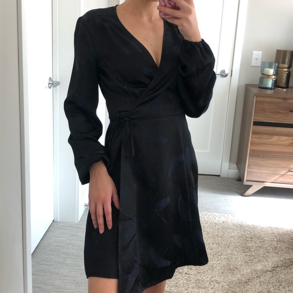 H&M Dresses & Skirts - 🖤 NEW Black and Navy silky wrap mini dress
